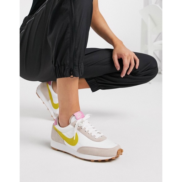 nike women's daybreak fossil stone